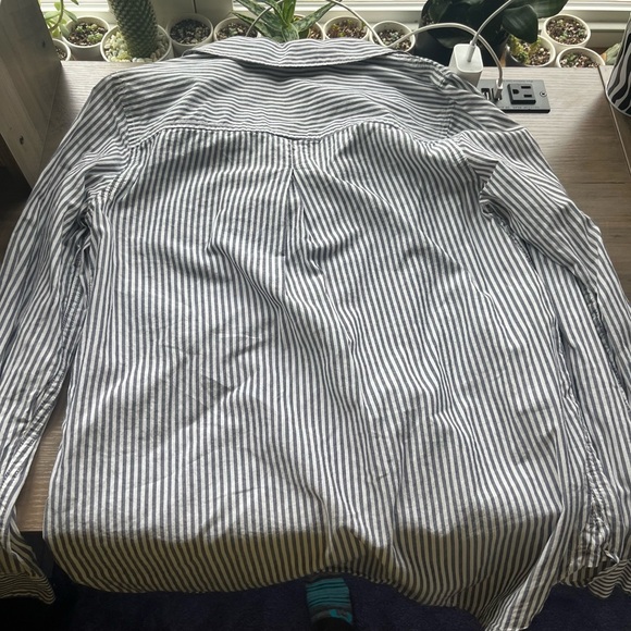 Blue & white button up - Picture 2 of 2